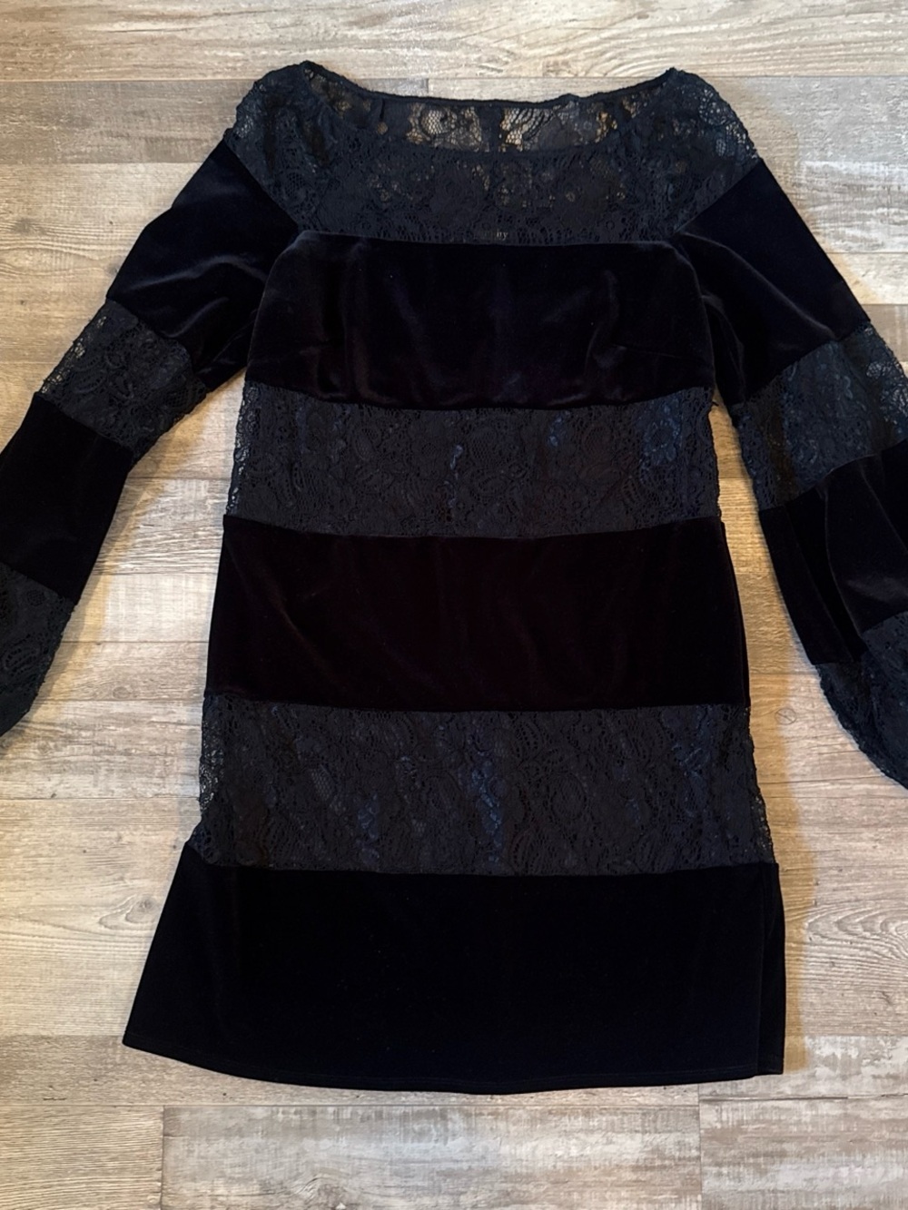 Laundry by Shelli Segal Black Lace & Velvet Stripe Women's Dress size 8